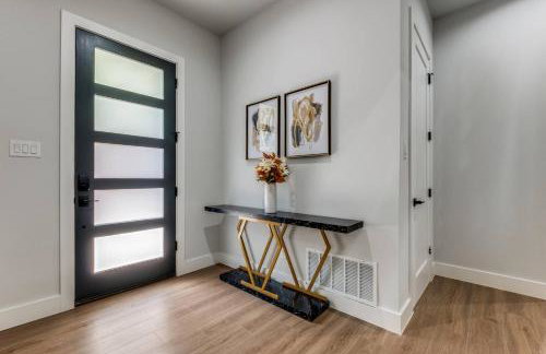 Luxury Newly Built 4 BR 4 Bath Home w/ Rooftop and Grill! - Foto 11