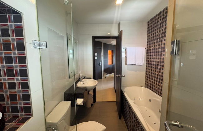 Palette Bella B All Suites Bangkok Hotel - Photo 53