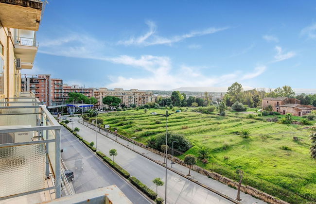 City Apartment w/ Balcony - Foto 15