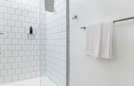 Dual Bachelor Pads w/ Rooftop Lounge & Games Sleeps 26 5 Min to Broadway - Foto 65