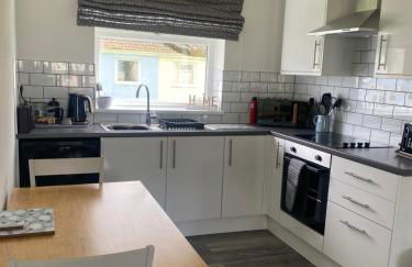 37 Gower holiday village Ty Seren Cosy 2 bedroom chalet with a seasonal indoor pool - Foto 6