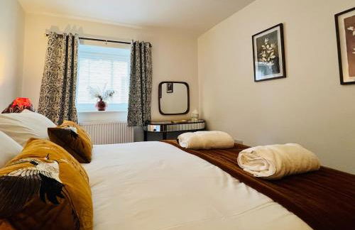 Old Betting Shop for 3 & Furry Friend - Photo 23