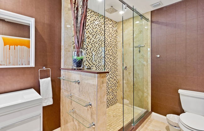 Buddha House 3BR 2BA Home -lush Backyard - Foto 48