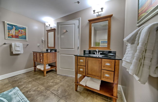 Sterling Breeze - Luxury Beach Front Condo - Photo 67