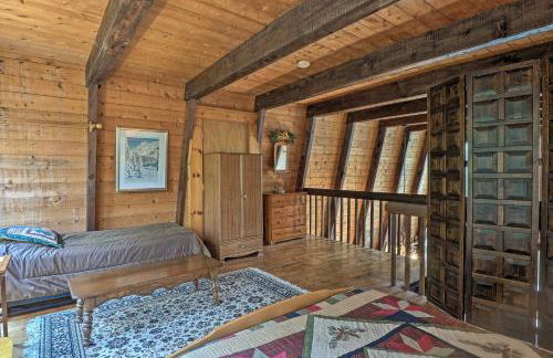 Lakefront Berkshires Retreat with Deck, Dock and Boat! - Foto 19