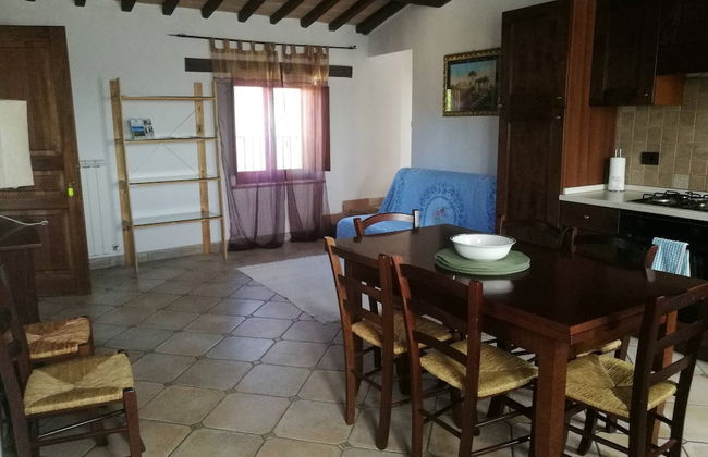 Portion of a Farmhouse With 30 Beds - 4 Apartments and 2 Rooms - Foto 34