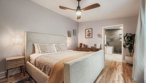 Elegant & Spacious Family Gem with Games, Office, Yard - Foto 2