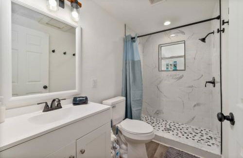 Cocoa Hideaway with Air Hockey, Darts and Beach Gear - Foto 24