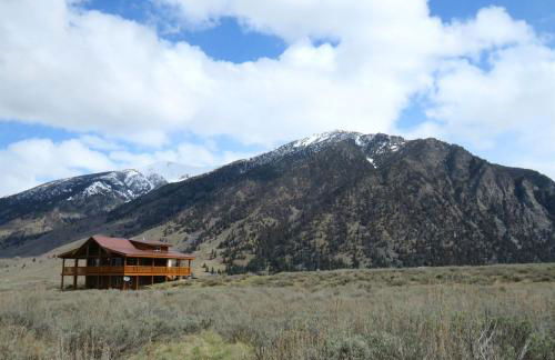 Scenic Vacation Cabin with 360° Mountain Views near Yellowstone National Park in Madison River Valley, Montana - Foto 15