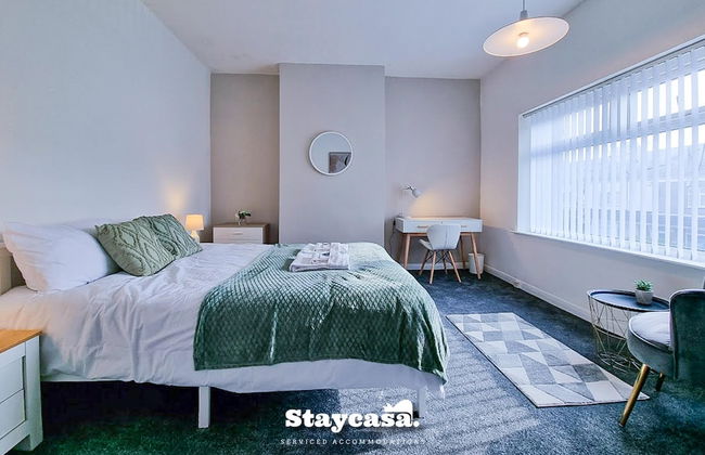 White Cozy House With Pool Table Game Room - Photo 41