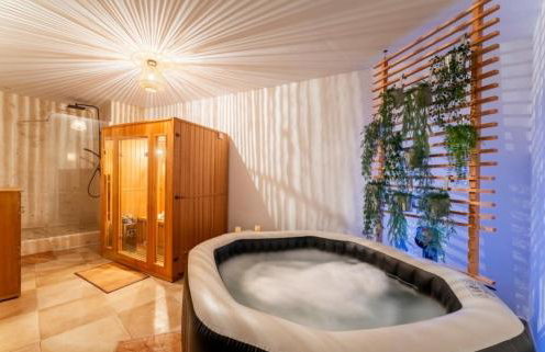Sauna et Spa, piscine chauffée, Gîte le Carrousel - Photo 4