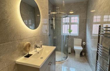 Very Large Central Property - Foto 16