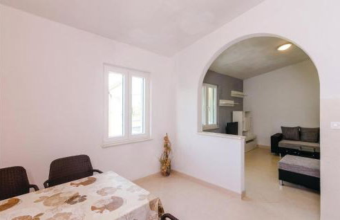 Two-Bedroom Apartment In Hodilje - Photo 9