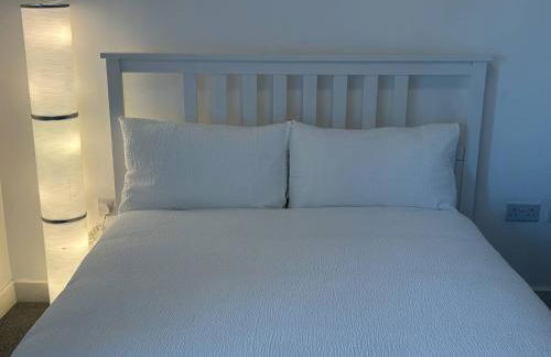 Central 1-Bed Apt for 4 Close To Transport Shops - Foto 22