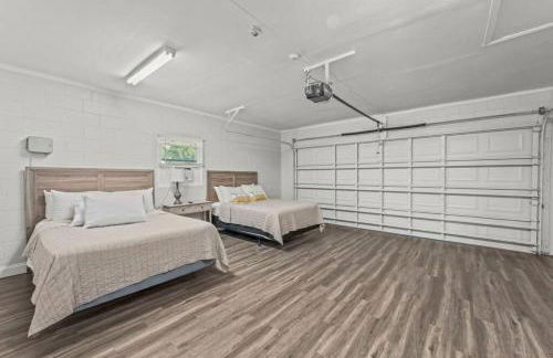 Oversized 4bed + Converted Bedroom, HEATED Pool + Hot Tub - Photo 25