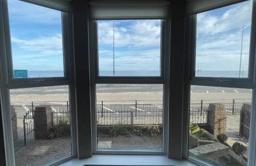 The Beach Front Apartment, Amazing Frontline Sea Views - Foto 3