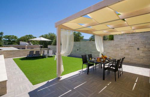 TWIN'S HOME LUXURY SUITES - Photo 41