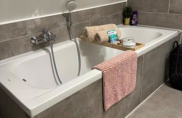 Moderne schicke Dachgeschosswohnung 15 min bis Düsseldorf - Foto 23