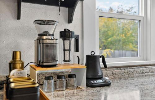 Warm and Inviting 3BR Craftsman with Big Kitchen - Foto 10