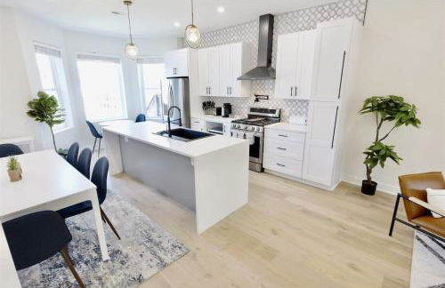 Pristine Petworth Family Home w Street Parking - Foto 6