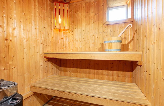 Restyled Holiday Home with 2 Bathrooms near Beach - Photo 15