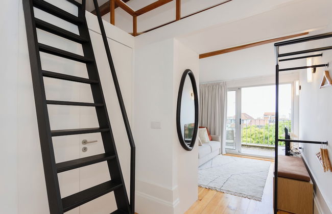 Liiiving - Mezzanine Delight Balcony - Photo 1