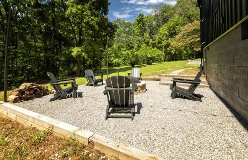 Modern 2BR Cabin w Hot Tub Near Wine Trail - Photo 30