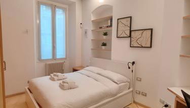 Milano Center Apartment in Shopping and living Area with AC, Wifi, steps from M1 and Airport and Fiera Milano link - Foto 2, wardrobe, locker