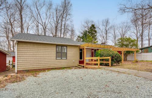 Tranquil Lakefront Home with Sunroom in Burlington - Foto 4