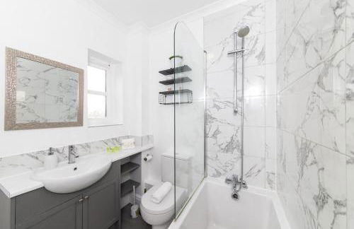 Newly Renovated Modern 3BR Home Near the River Thames - Foto 19