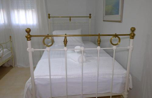 Vintage Garden House - Photo 9