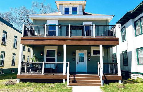 Trendy and Stylish 3BR Uptown Duplex - Foto 1