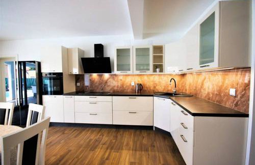 New Villa with Pool - Foto 5