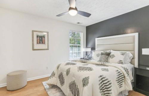 Sophisticated 3 Bedroom Retreat-Near Six Flags - Foto 14