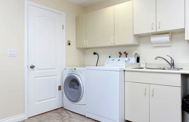 Grand Spacious Suite near YVR by Elevate Rooms - Foto 16