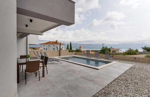 Villa Lavanda -semi-detached villa with a pool and a panoramic view, close to a sandy beach- by TRAVELER tourist agency Krk - Foto 5