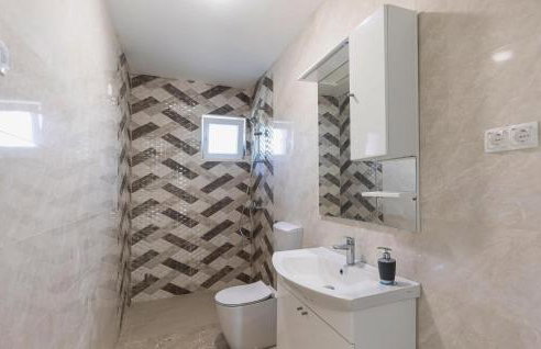 Gorgeous Home In Muc Gornji - Photo 18