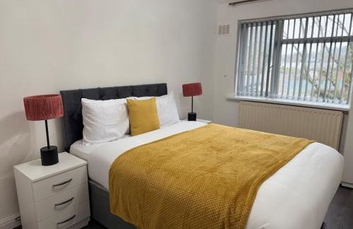 4 Beds House for Families & Contractors with Free Parking - Photo 27