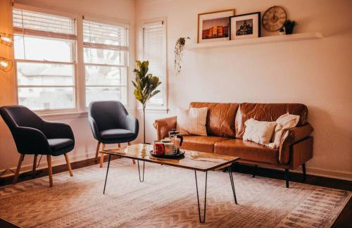 The Burrow-Cozy 3 BDRM HM - Free Parking - Foto 1