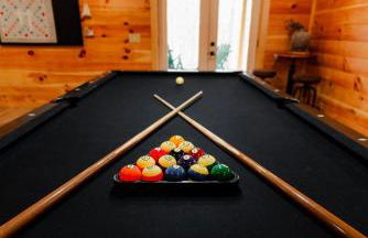 Sleeps 16 Luxury Cabin with Game Room & Hot Tub - Foto 29