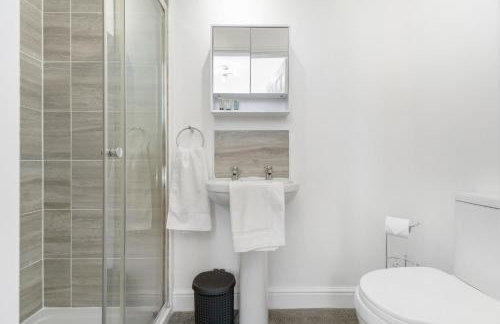 NEW! Stylish 5-Bed Apartment in Stockton-on-tees by Stay With Us, Perfect for Contractors & Large Groups, FREE Parking! - Foto 59