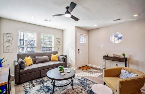 Winter Retreat 3b 3ba Huge backyard Mins from Downtown - Foto 2