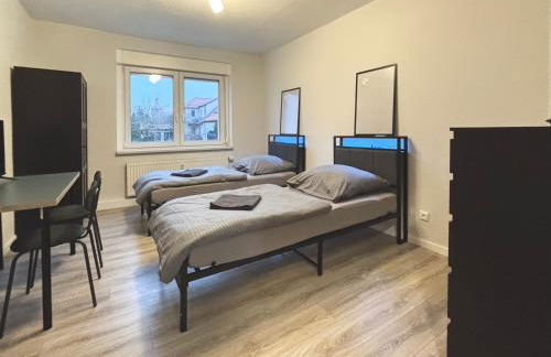 Myflat Apartment mit 6 Betten, 3 Schlafzimmern und Balkon bei Leipzig BMW, Amazon, Porsche, Messe - Foto 16