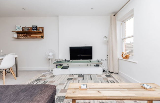 Central Modern Flat Sleeps 6 - Dedicated Parking - From 125 Per Night - Foto 12