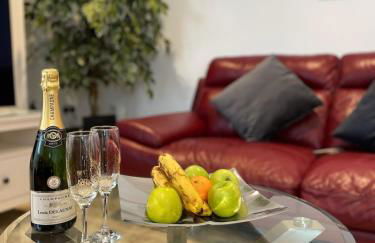 2 Bedroom Basement Apartment in Georgian Townhouse - Photo 4