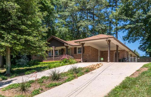 Fully Fenced Rustic Home Minutes From Truist Park - Foto 32