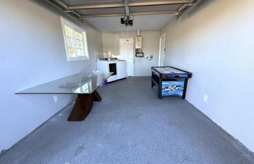 Escondido Front Unit 3-BR by SD STAY - Foto 50