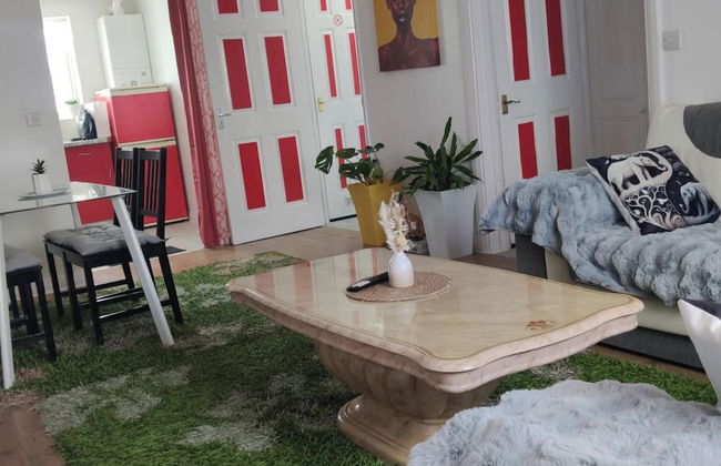 Apartment - Sleeps 5 - Parking - Station Close - Photo 6