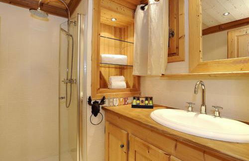 Chalet de 175m² à Courchevel Le Praz - Confort et Charme pour 10 Personnes - Sauna et Terrasse - FR-1-575-11 - Foto 7