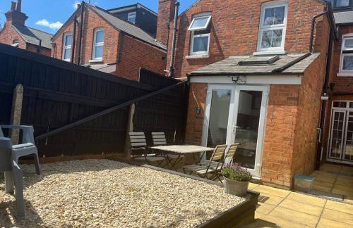 Stylish Caversham Town-House Free Parking & Garden - Photo 31